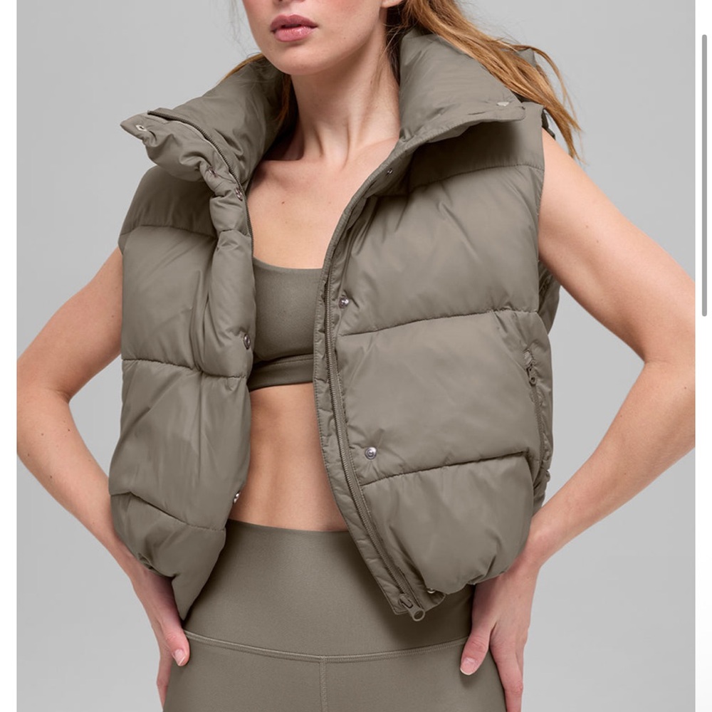 NWT ALO Yoga Gold Rush Puffer Vest